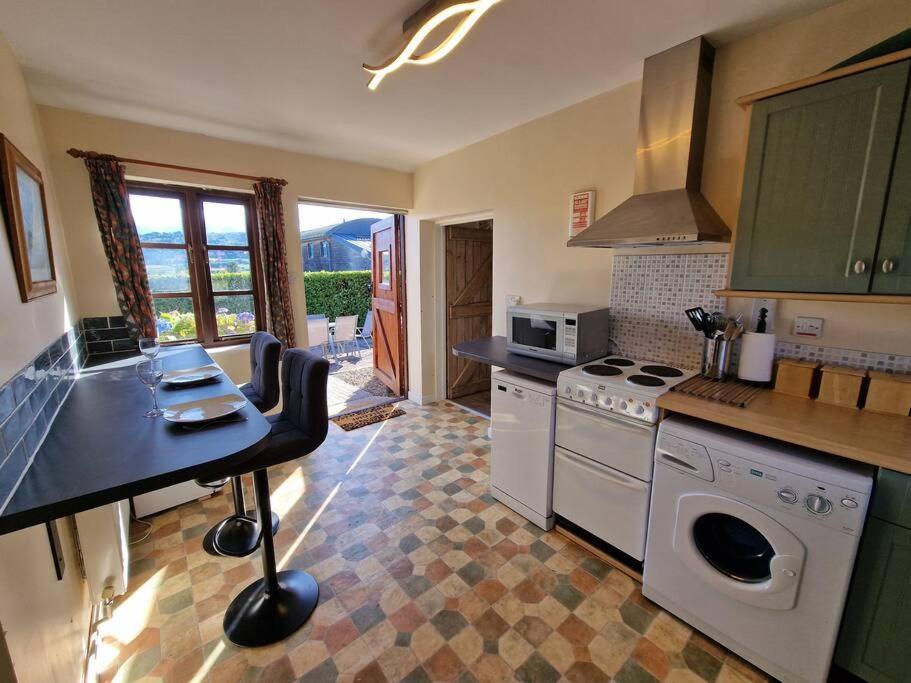 Swallows Nest Guest House - With Hot Tub Abergavenny Εξωτερικό φωτογραφία